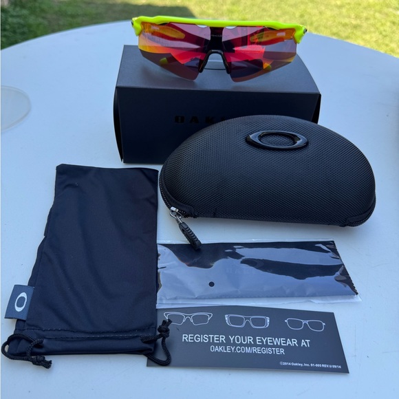 Oakley Bright Yellow Sports Sunglasses - Picture 1 of 4